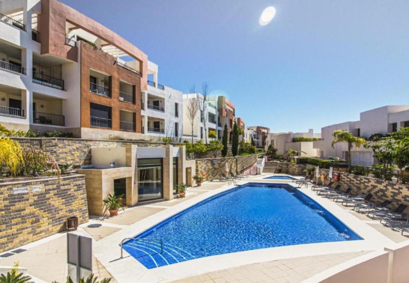 Vivi Homes - Elisa Pool, Gym & Sea View Apartamento
